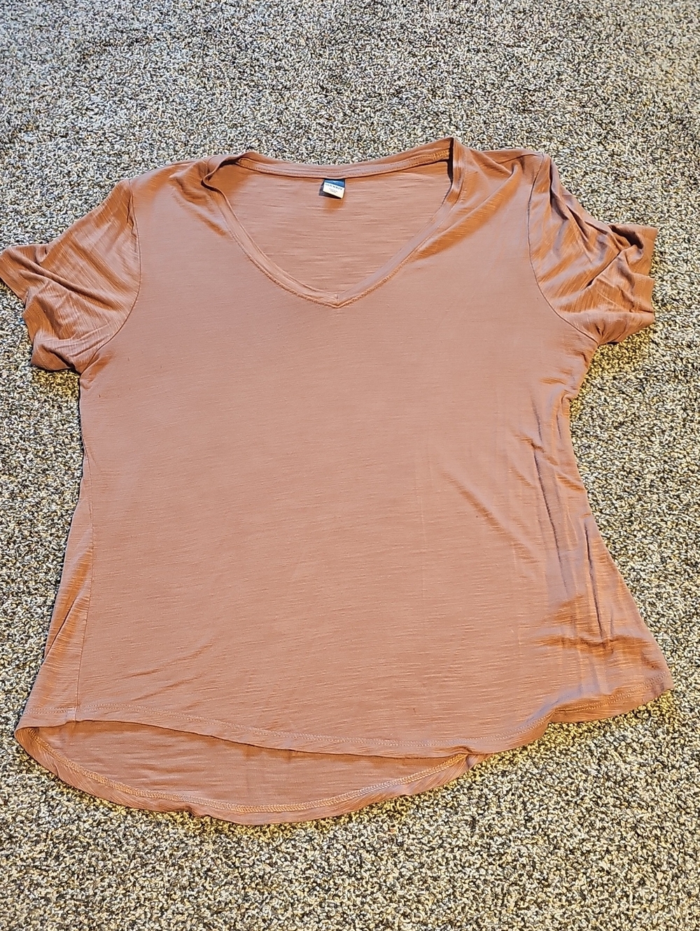 Old Navy V-Neck Short Sleeve Tee in Mauve Pink